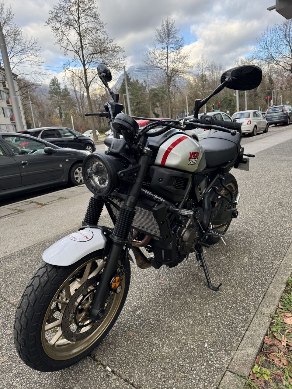 YAMAHA XSR 700 XTRIBUTE 4