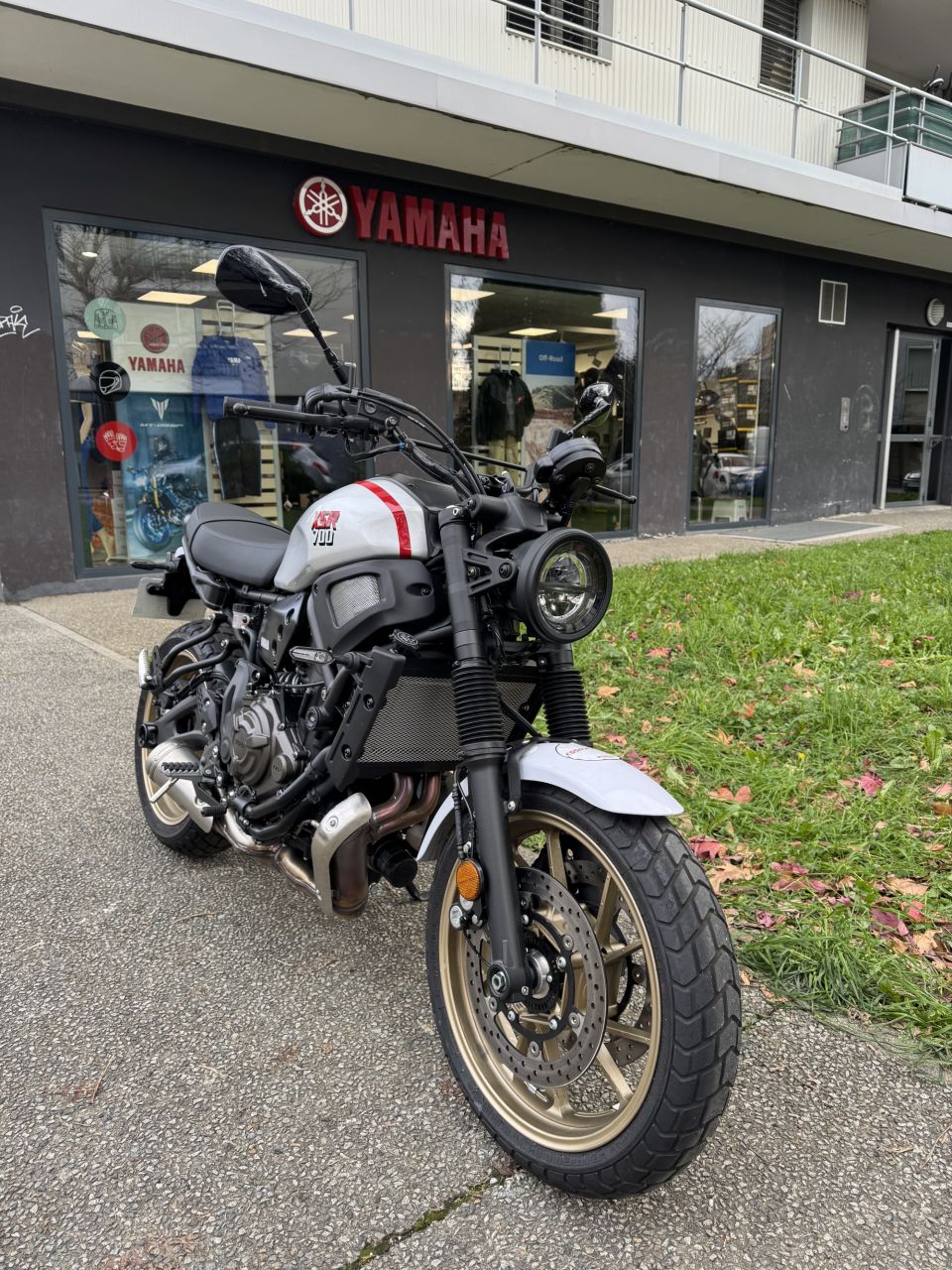 YAMAHA XSR 700 XTRIBUTE 4