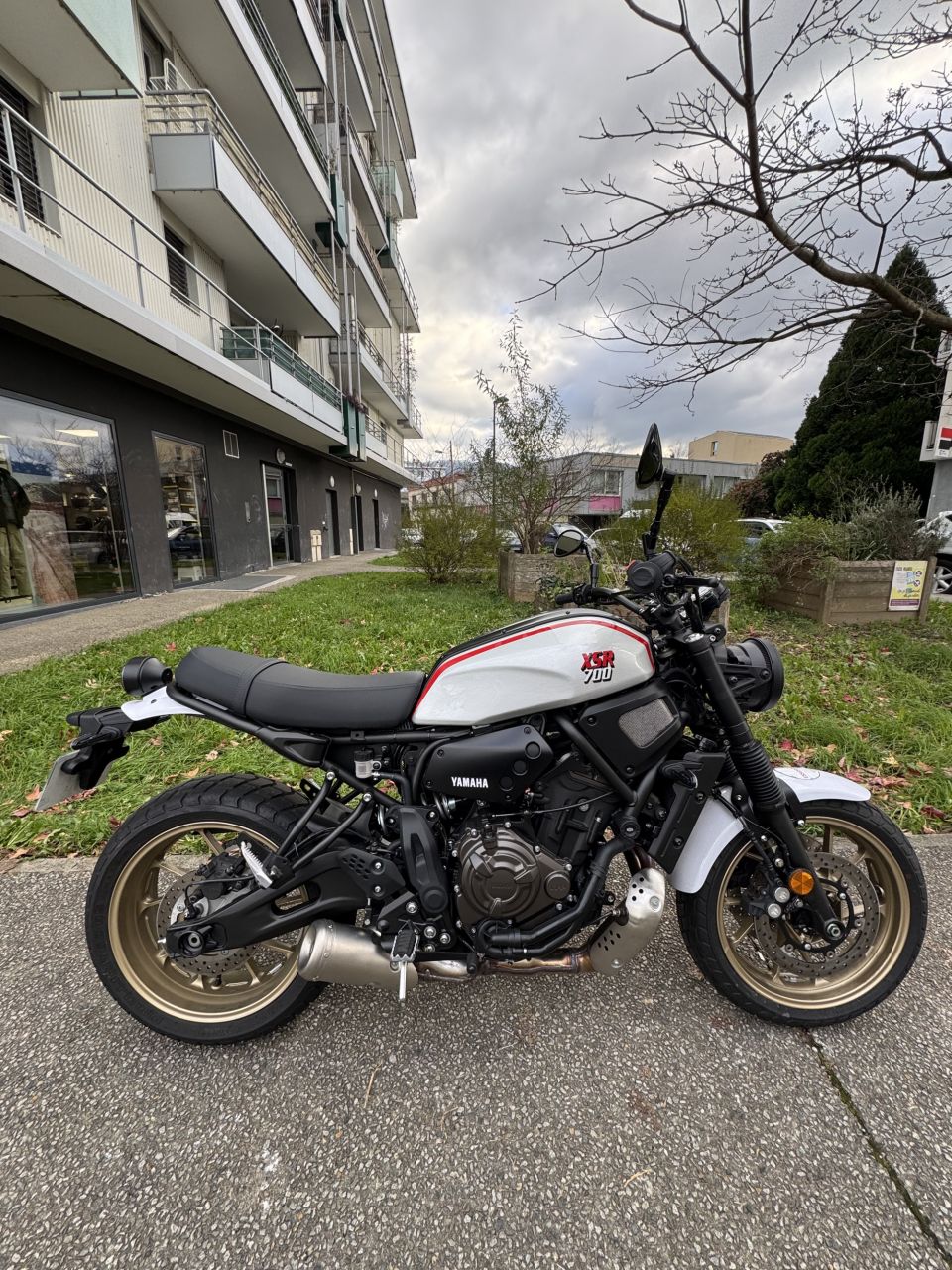 YAMAHA XSR 700 XTRIBUTE 4