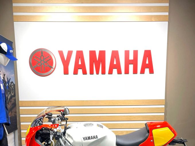 YAMAHA XSR 900 GP 4
