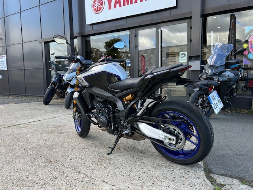 YAMAHA MT-09 SP 4