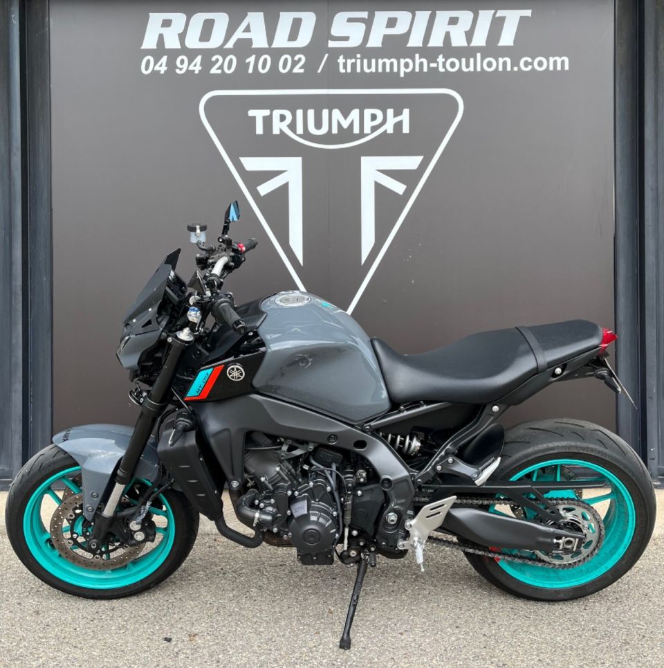 YAMAHA MT-09 4