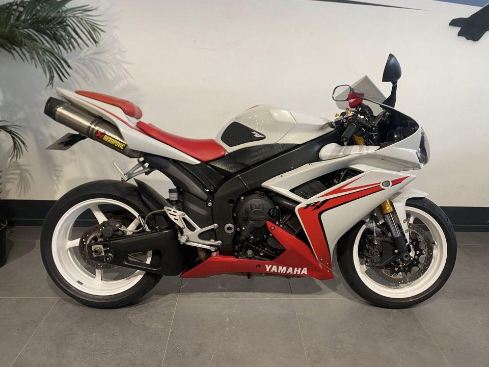 YAMAHA YZF 1000 R1 4