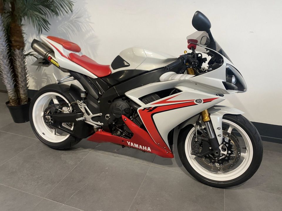 YAMAHA YZF 1000 R1 4