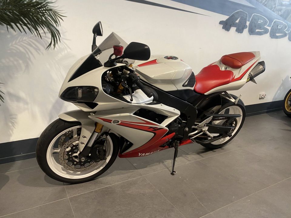 YAMAHA YZF 1000 R1 4