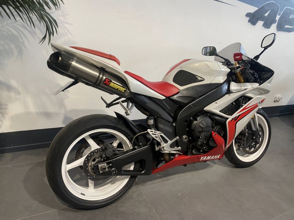 YAMAHA YZF 1000 R1 4