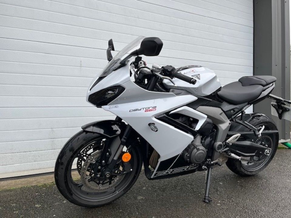 TRIUMPH 	DAYTONA 660 4