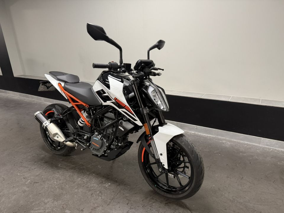 KTM 125 DUKE ABS 4