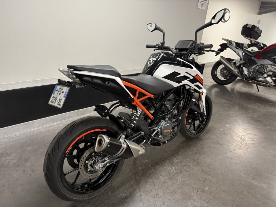 KTM 125 DUKE ABS 4