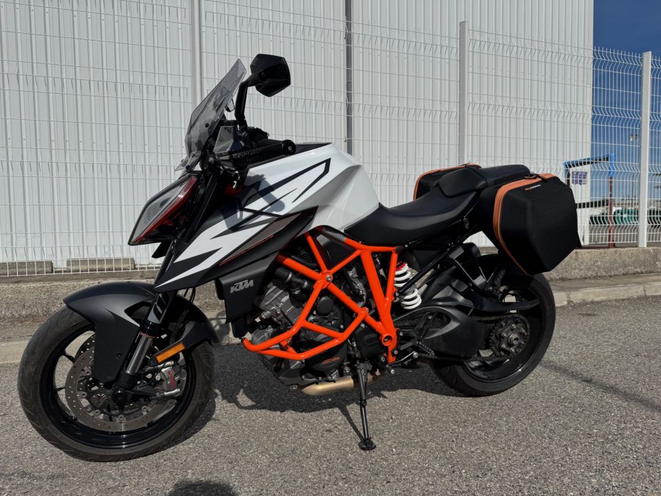 KTM 1290 SUPER DUKE R 4