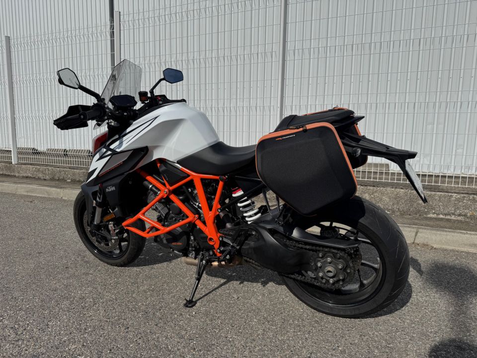 KTM 1290 SUPER DUKE R 4
