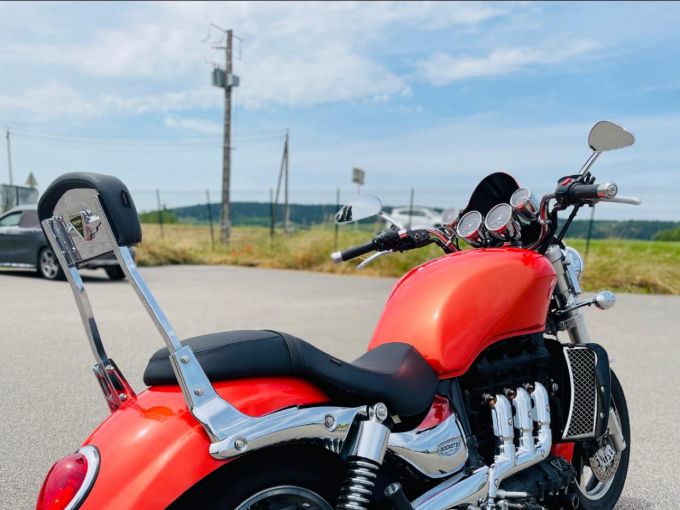 TRIUMPH Rocket III 4