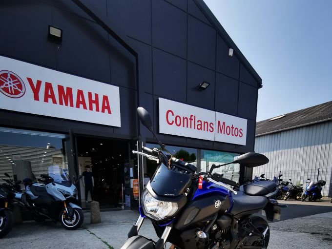YAMAHA MT-07 4