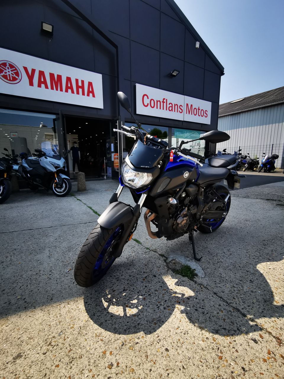 YAMAHA MT-07 4