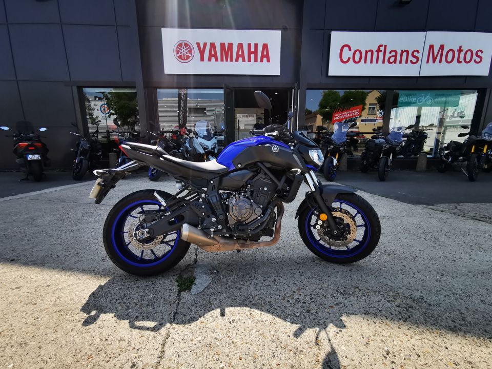 YAMAHA MT-07 4