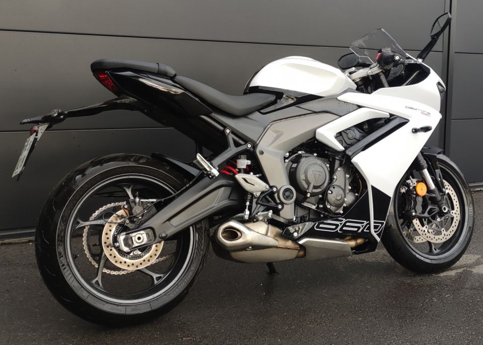 TRIUMPH 	DAYTONA 660 4