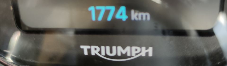 TRIUMPH 	DAYTONA 660 4