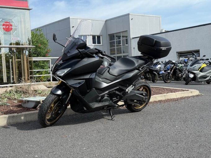 HONDA FORZA 750 4