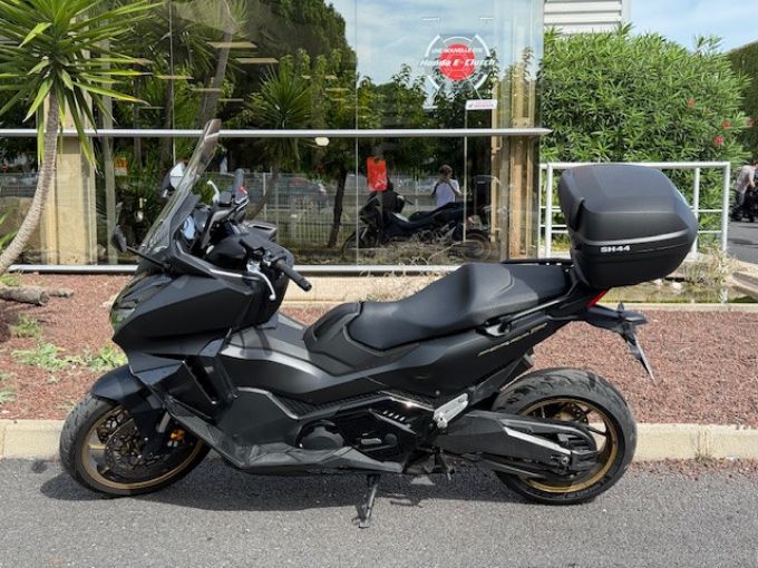 HONDA FORZA 750 4