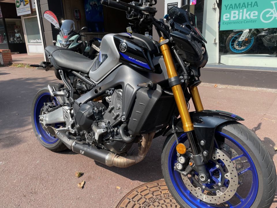 YAMAHA MT-09 SP 4