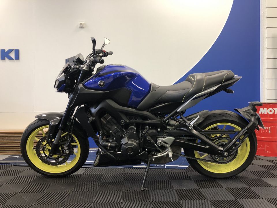 YAMAHA MT-09 4
