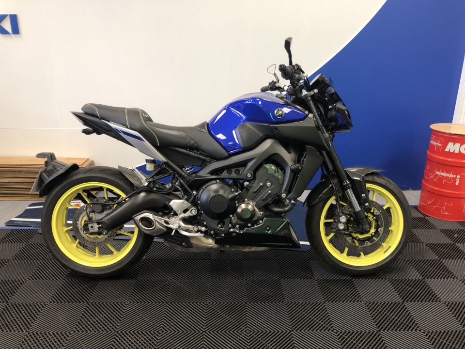 YAMAHA MT-09 4