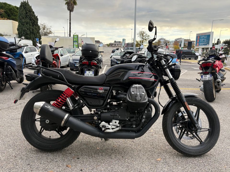 MOTO GUZZI V7 STONE 4