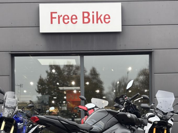 YAMAHA MT-10 4