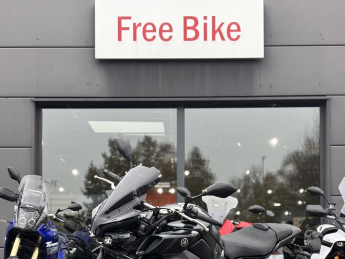 YAMAHA MT-10 4