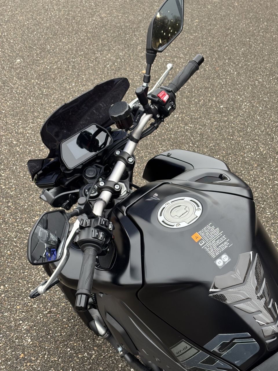 YAMAHA MT-10 4