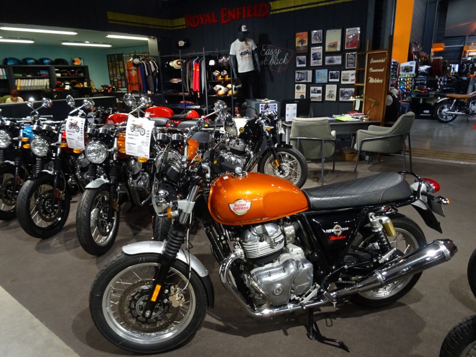 ROYAL ENFIELD INTERCEPTOR 4