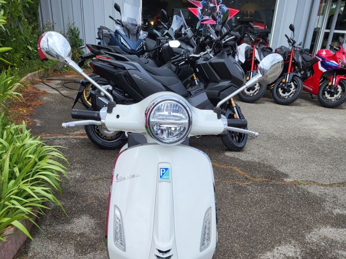 VESPA PRIMAVERA 125 4