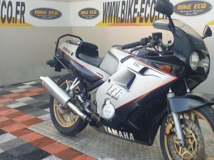 YAMAHA FZR 250 4