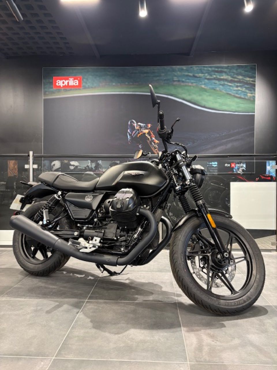 MOTO GUZZI V7 II STONE 4