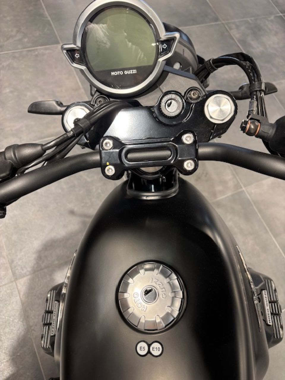 MOTO GUZZI V7 II STONE 4