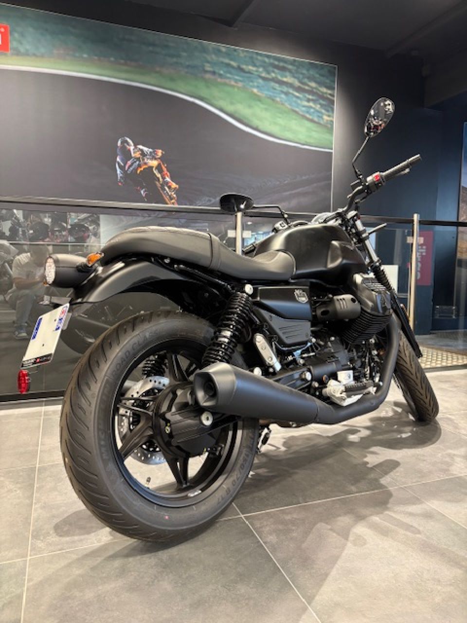 MOTO GUZZI V7 II STONE 4