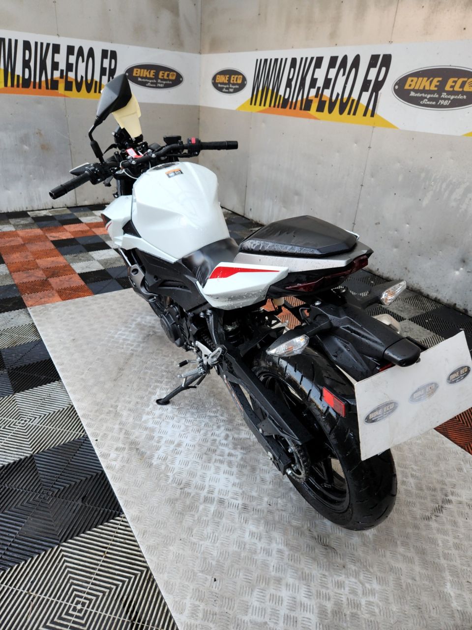 KAWASAKI z 400 4