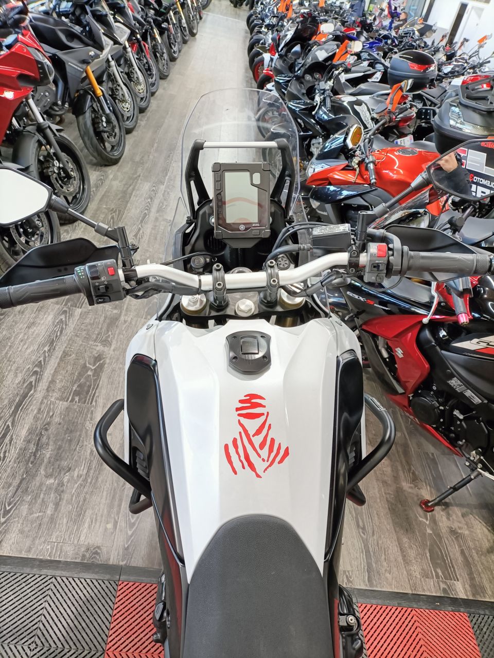 YAMAHA XTZ TENERE 700 4