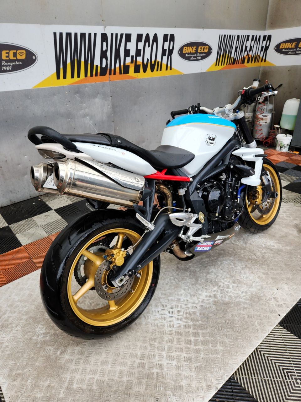 TRIUMPH STREET TRIPLE 675 R 4
