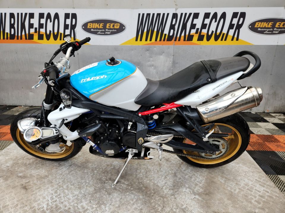 TRIUMPH STREET TRIPLE 675 R 4