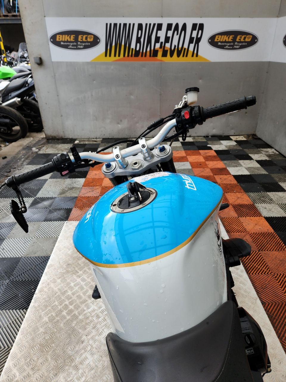 TRIUMPH STREET TRIPLE 675 R 4