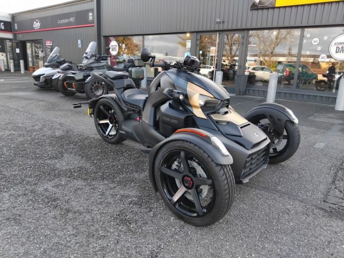 CAN-AM RYKER 900 4