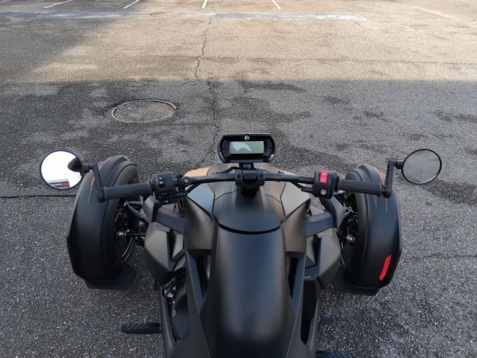 CAN-AM RYKER 900 4