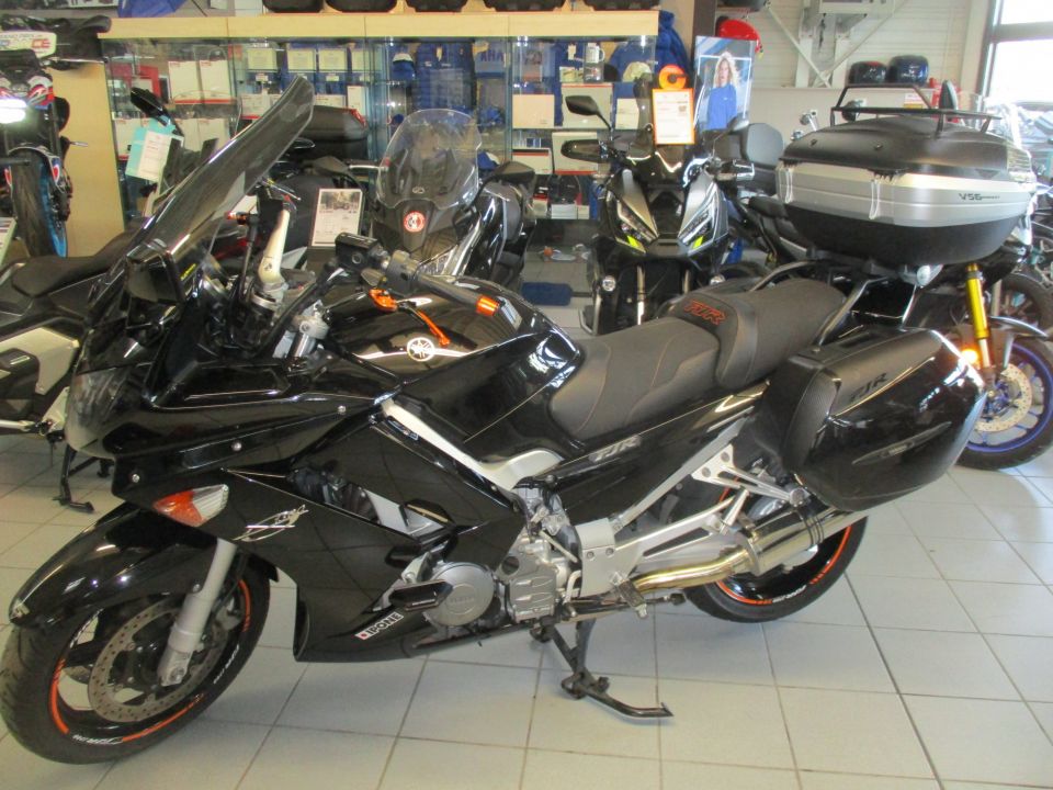 YAMAHA FJR 1300 ABS 4