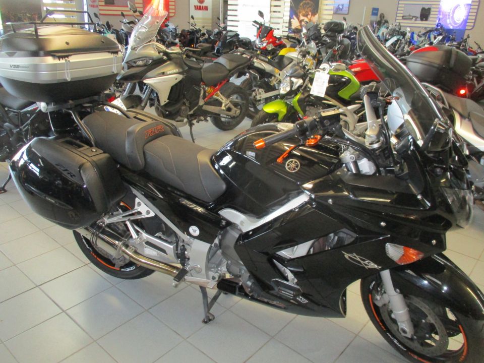 YAMAHA FJR 1300 ABS 4