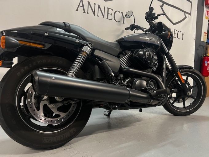 HARLEY-DAVIDSON STREET 750 4