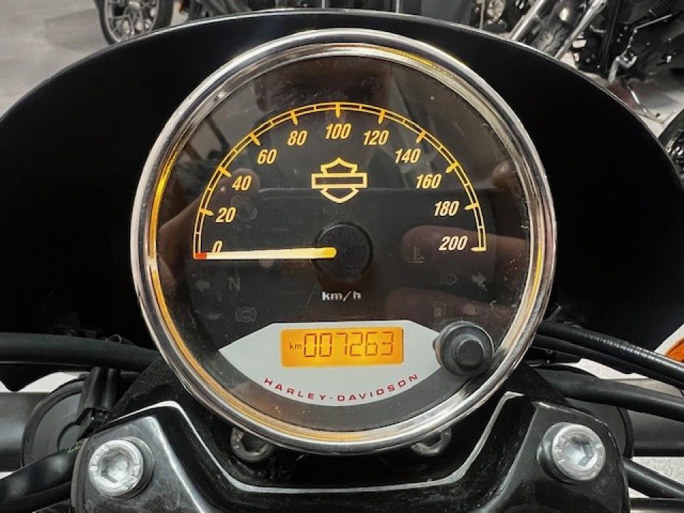 HARLEY-DAVIDSON STREET 750 4
