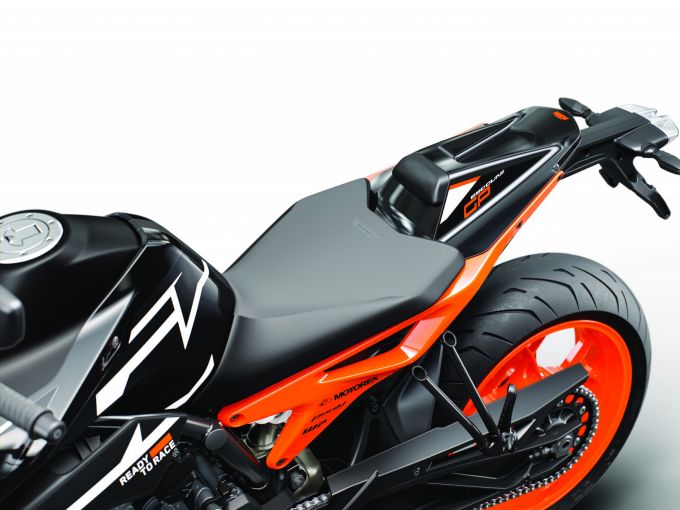 KTM 890 DUKE 4