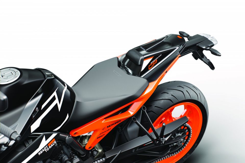KTM 890 DUKE 4