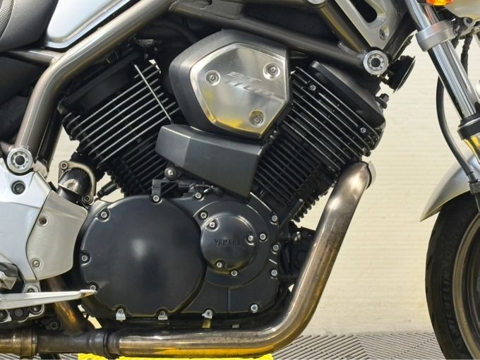 YAMAHA BT 1100 BULLDOG 4